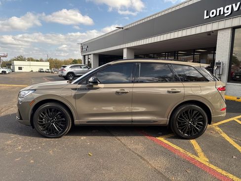 Used 2025 Lincoln Corsair Grand Touring w/ Jet Appearance Package image 11