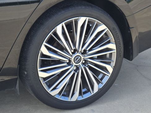 Used 2024 Nissan Altima 2.5 SL FWD image 11