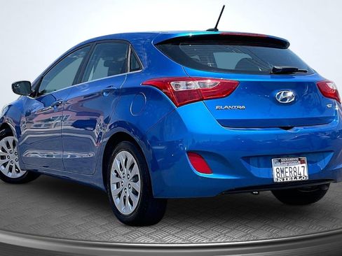 Used 2017 Hyundai Elantra GT FWD image 2