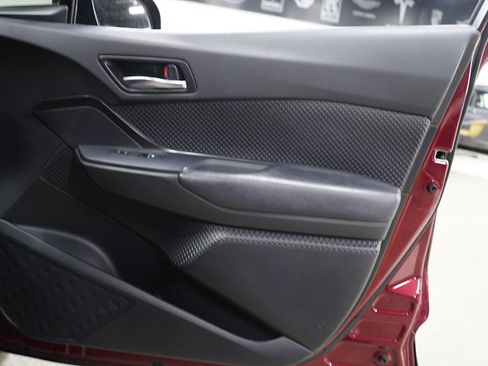 Used 2018 Toyota C-HR XLE FWD image 29