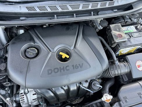 Used 2013 Hyundai Elantra GLS w/ Preferred Pkg image 12