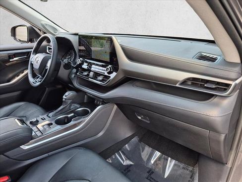 Used 2021 Toyota Highlander Limited AWD/4WD image 22