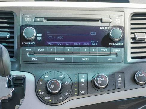 Used 2012 Toyota Sienna LE w/ Towing Pkg FWD image 13