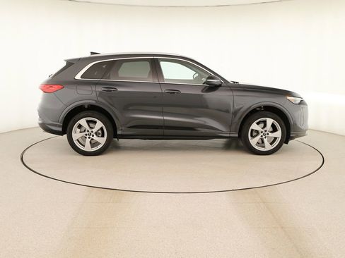 Certified 2025 Audi Q5 Premium Plus w/ Premium Plus AWD/4WD image 8