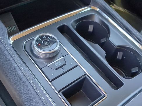 Used 2022 Ford Expedition XLT image 19