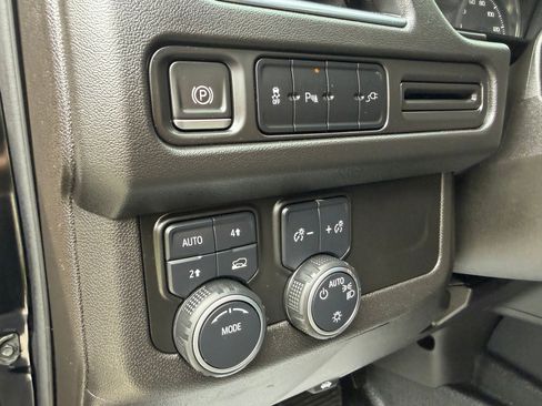 Used 2021 Chevrolet Tahoe 4WD image 11
