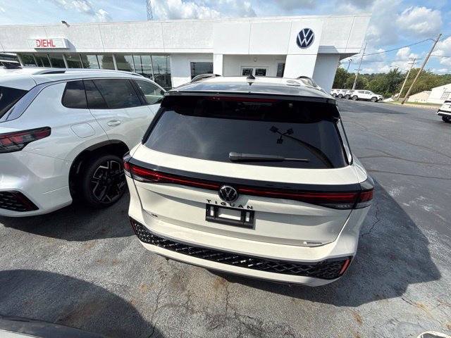 New 2026 Volkswagen Tiguan SE R-Line AWD/4WD image 7