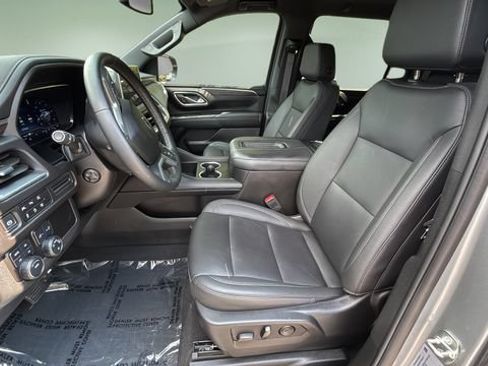Used 2023 Chevrolet Suburban Z71 w/ Luxury Package AWD/4WD image 18