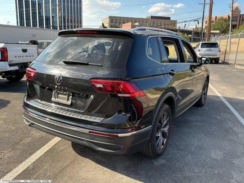 Used 2023 Volkswagen Tiguan SE FWD image 4