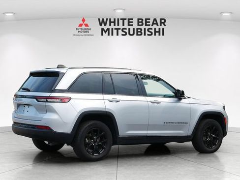 Used 2024 Jeep Grand Cherokee Altitude AWD/4WD image 5