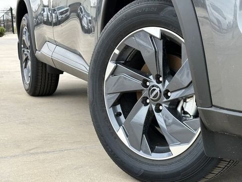 Used 2026 Nissan Rogue SV w/ SV Premium Package image 2
