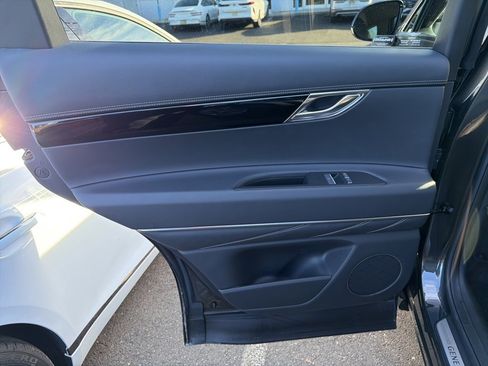 Used 2025 Genesis GV80 2.5T Standard image 16