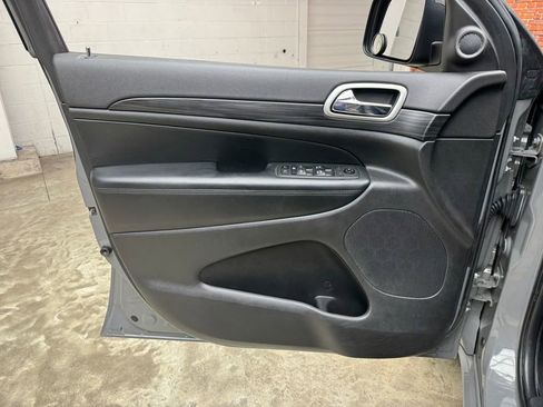 Used 2021 Jeep Grand Cherokee Laredo X AWD/4WD image 9