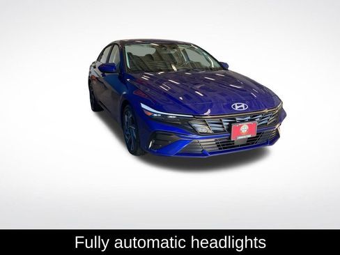 Used 2025 Hyundai Elantra SEL image 17