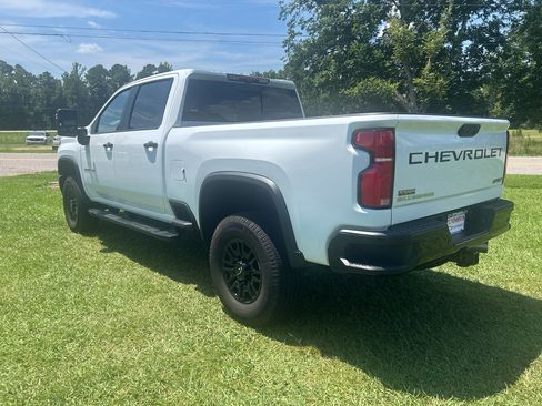 Used 2025 Chevrolet Silverado 2500 ZR2 w/ Technology Package AWD/4WD image 13