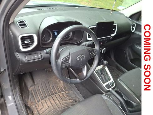 Used 2022 Hyundai Venue Limited FWD image 11