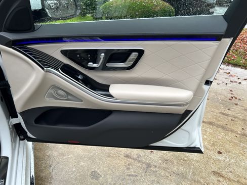 Certified 2025 Mercedes-Benz S 580 4MATIC Sedan w/ AMG Line Package image 45