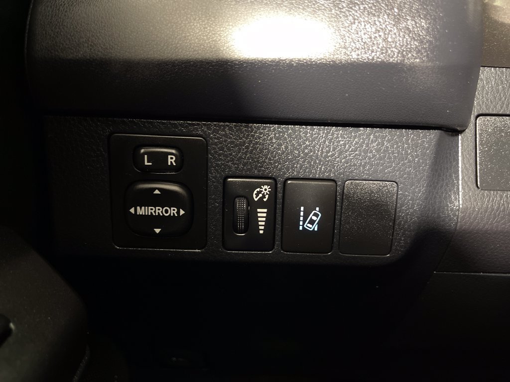 Certified 2018 Toyota RAV4 LE w/ Carpet Mat Package FWD image 28