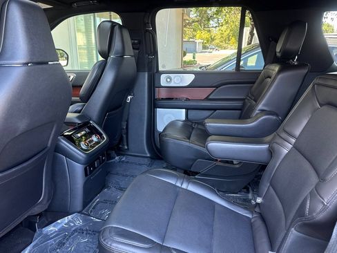 Certified 2021 Lincoln Navigator Reserve AWD/4WD image 12
