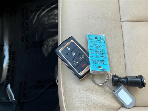 Used 2022 Jeep Grand Cherokee Limited image 11