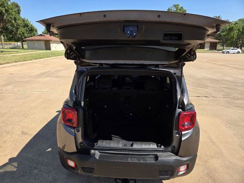 Used 2021 Jeep Renegade Latitude w/ Sun & Sound Group AWD/4WD image 28