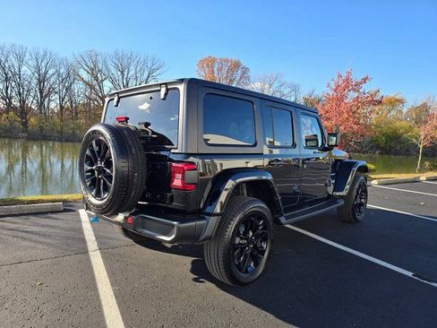 Used 2023 Jeep Wrangler Unlimited Sahara w/ Cold Weather Group image 7