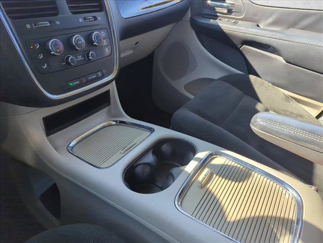 Used 2016 Dodge Grand Caravan SXT FWD image 16