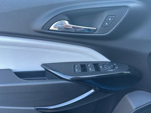 Used 2025 Chevrolet Trax LT image 10