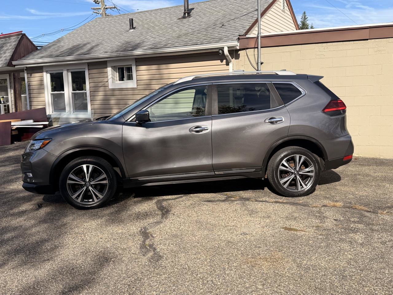 Used 2017 Nissan Rogue SL w/ SL Premium Package AWD/4WD image 3