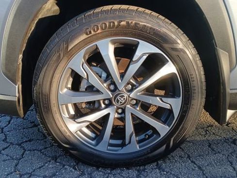 Used 2023 Toyota Corolla Cross XLE w/ Convenience Package image 29