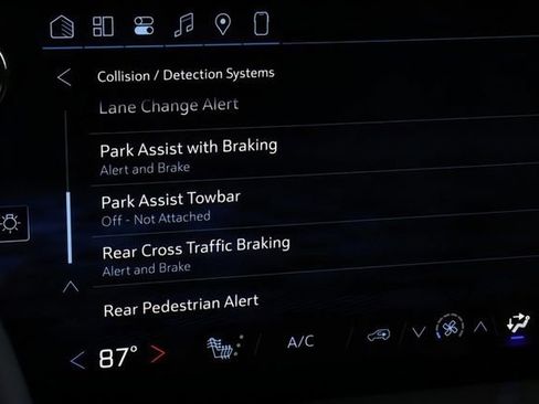 Used 2026 Chevrolet Traverse LT w/ Midnight/Sport Edition image 26