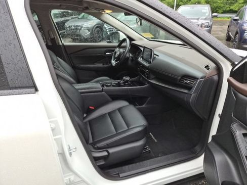 Used 2023 Nissan Rogue SV w/ SV Premium B Package AWD/4WD image 11