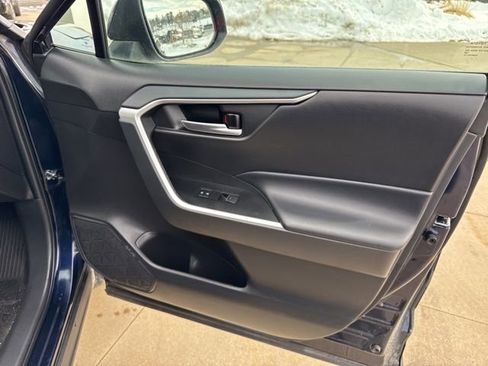 Used 2023 Toyota RAV4 XLE Premium image 34
