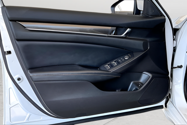 Used 2018 Honda Accord Sport image 17