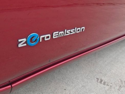 Used 2014 Nissan Leaf S image 16