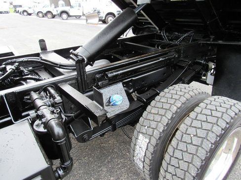 Used 2015 Ford F550 2WD Regular Cab Super Duty image 39