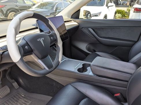 Used 2021 Tesla Model Y Long Range image 17