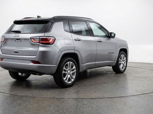 Used 2025 Jeep Compass Limited AWD/4WD image 9