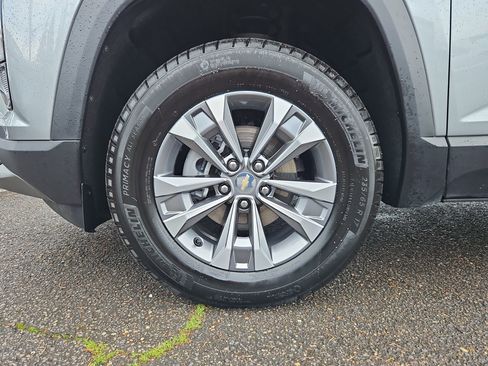 Used 2025 Chevrolet Equinox LT image 32