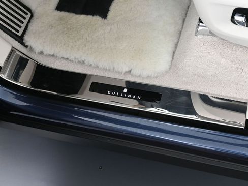 Certified 2024 Rolls-Royce Cullinan AWD/4WD image 16