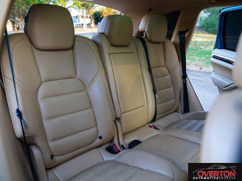 Used 2015 Porsche Cayenne S image 23