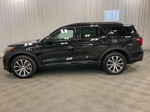 Used 2025 Ford Explorer ST-Line image 8