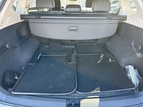 Used 2019 Volkswagen Tiguan SEL Premium image 20