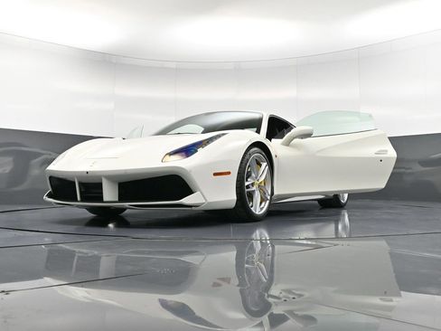 Used 2017 Ferrari 488 GTB image 44