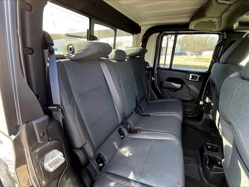 New 2025 Jeep Gladiator Sport image 21