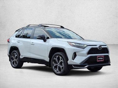 Used 2025 Toyota RAV4 XSE w/ Weather Package AWD/4WD image 3