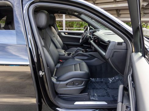 Certified 2025 Porsche Cayenne image 55