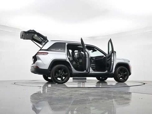 Used 2024 Jeep Grand Cherokee Altitude AWD/4WD image 51