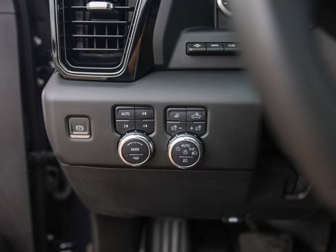 Used 2024 GMC Sierra 2500 AT4 w/ AT4 Premium Plus Package AWD/4WD image 18