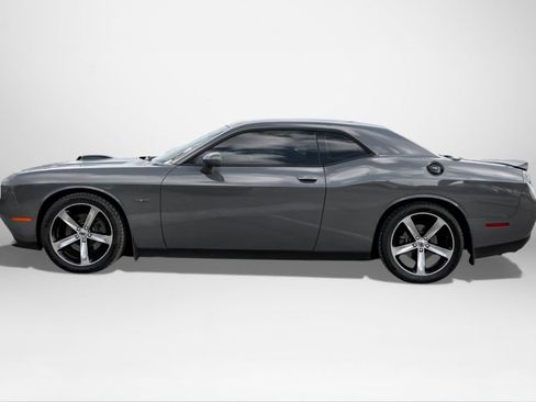 Used 2018 Dodge Challenger R/T image 9